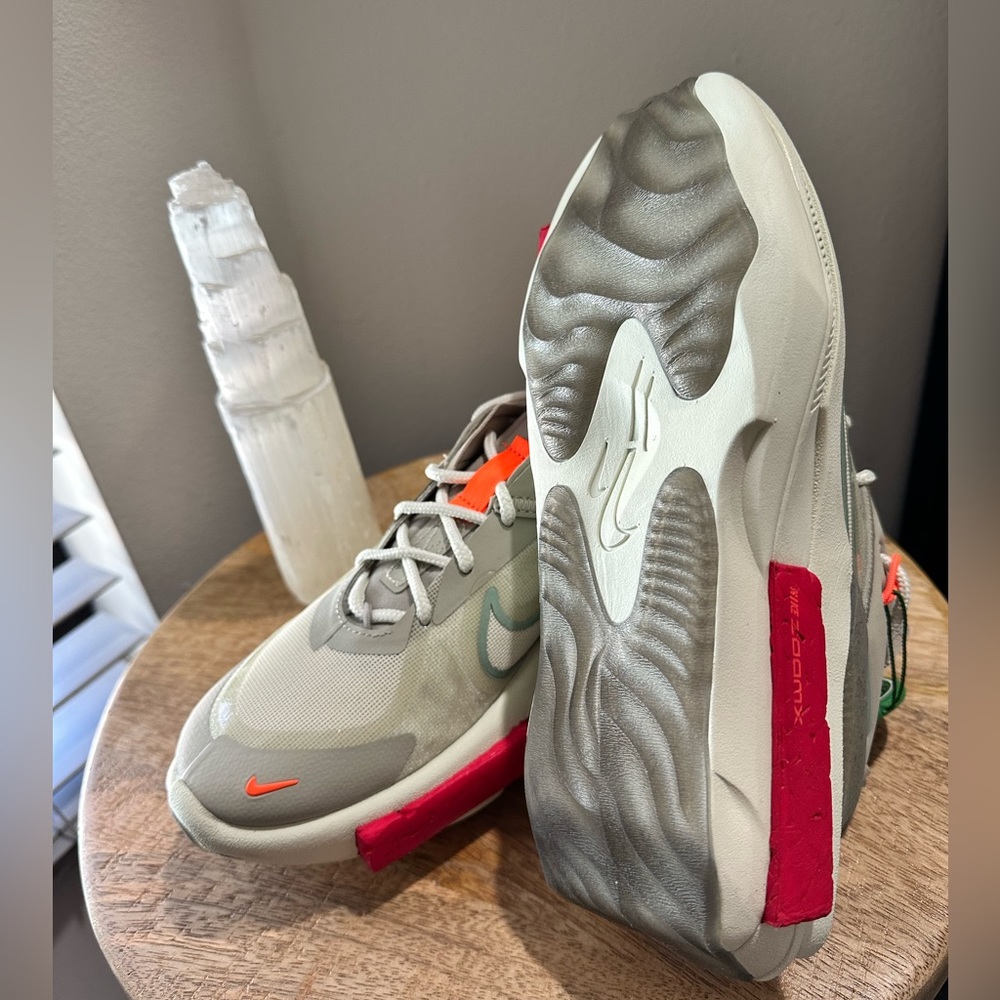 New never worn , in box!
Women’s (5.5) men’s (4)
NIKE FONTANKA EDGE
Retail $140